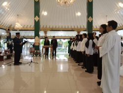 Serahkan 49 SK Pengangkatan Jabatan Fungsional PPPK, Bupati Harda Kiswaya Berpesan Berikan Pelayanan Terbaik