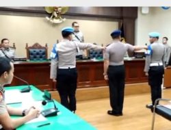 Kompol Cosmas Kaju Gae, Komandan Batalyon Resimen IV Korps Brimob Resmi di Pecat