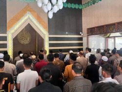 Polresta Banyuwangi Tampilkan Empati Lewat Sholat Ghaib bagi Pengemudi Ojol yang Gugur di Jakarta