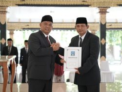 Lantik Kepala Disdukcapil Sleman, Bupati Harda Kiswaya Tekankan Peningkatan Kualitas Pelayanan