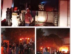 Gudang Supplier Bahan Bangunan PT. Bangun Jaya Cemerlang Hangus di Lalap Si Jago Merah