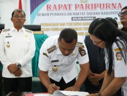 Bupati Dan DPRD Kabupaten Toba Sahkan P-APBD Kabupaten Toba Sebesar Rp 20,4 Miliar