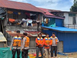 Patroli Banjir Akibat Curah Hujan Tinggi Oleh Polres Melawi dan Polsek Nanga Pinoh Bersama BPBD Melawi