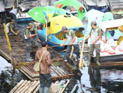 Kodim 0611/Garut Pimpin Karya Bakti Pembersihan Situ Bagendit, Kerahkan Puluhan Rakit