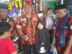 Ketua Ormas PP Berbagi kepada 30 Anak Yatim Piatu