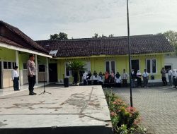 Kapolsek Wonorejo Jadi Pembina Upacara di Yayasan Hidayatul Mubtadiin, Ingatkan Bahaya Kenakalan Remaja