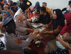 Polwan Polresta Sidoarjo Beri Pendampingan Keluarga Korban di Ponpes Al Khoziny