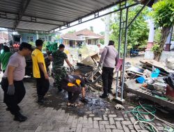 Polsek Rembang Gelar Baksos Peduli Pasca Kebakaran di Desa Pandean