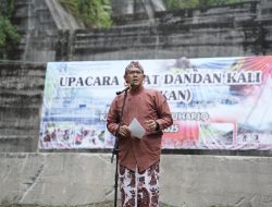 Memohon Keselamatan Serta Meminta Diturunkan Hujan, Warga Kepuharjo Kembali Gelar Upacara Adat Dandan Kali Becekan