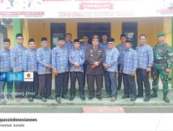 Pelaksanaan Upacara Peringati Hari Pahlawan di Halaman Kantor Kecamatan Waway Karya Berlangsung Khidmat