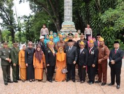 KAPOLRES LAHAT PIMPIN UPACARA DI MAKAM PAHLAWAN PUSPA BHAKTI Dalam Rangka Peringatan Hari Pahlawan 10 November 2025