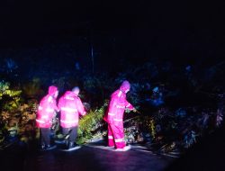 Polres dan Pemkab Humbahas Sigap Atasi Longsor, Jalur Pakkat–Onan Ganjang Kembali Terbuka