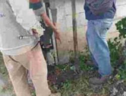 Pemasangan Tiang Kabel Atas “Propider Internet” di Sukawali Nyaris Picu Keributan dengan Warga