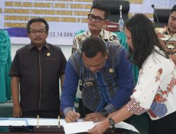 Pemkab dan DPRD Toba Tandatangangi Nota Kesepakatan Ranperda APBD menjadi Perda APBD 2026