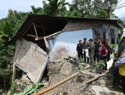Bupati Humbahas Tinjau Lokasi Bencana Alam di Onanganjang–Pakkat