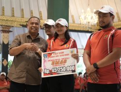 Pemkab Sleman, Serahkan Bonus Kepada Atlet Berprestasi di PORDA dan PEPARDA DIY