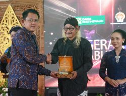 Francis El Natha Hardianto, Anak Berprestasi Bidang Kebudayaan Menerima Penghargaan