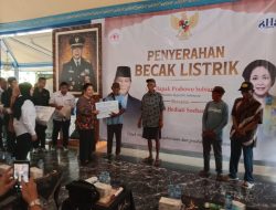 200 Orang Tukang Becak di DIY, Menerima Bantuan Becak Listrik Dari Presiden RI