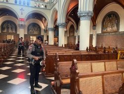 Satbrimob Polda Metro Jaya Lakukan Sterilisasi Gereja Katedral Jelang Natal 2025