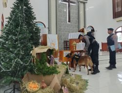 Polresta Banyuwangi Sterilkan Gereja dengan K-9 dan Metal Detector Jelang Natal
