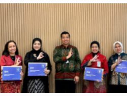BRI BO BSD Berikan Penghargaan kepada Pekerja dengan Masa Kerja 15 dan 20 Tahun