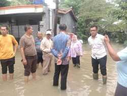 Camat Oman Apriaman, Tinjau Banjir di Perumahan Nuansa Mekarsari