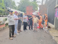 Kerja Bakti RW 02 Jembatan Besi Dimonitoring Lurah dan Jajaran Kelurahan