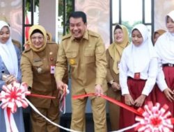 Bupati dan Wakil Bupati Tangerang Resmikan Halte Bus Sekolah Gratis