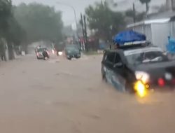 Banjir di Kecamatan Baros Merendam Jalan Raya Serang-Pandeglang