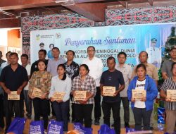 Bupati Taput Serahkan Santunan kepada Ahli Waris Korban Bencana Hidrometeorologi Tahun 2025
