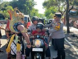 Gatotkaca dan Werkudara Turun ke Jalan, Polres Blitar Kota Sosialisasikan Operasi Keselamatan Semeru 2026