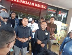 Tidak Terima Mobil Rental Dilelang, Puluhan Massa Datangi Kejaksaan Negeri Sleman