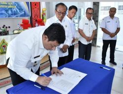 Pemkab Samosir Teken Perjanjian Kinerja, OPD Ditantang Lampaui Target PAD 2026