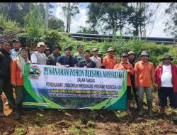 Dinas Perhutanan Wonosobo  Provinsi Jawa Tengah Bersama masyarakat Desa Sikunang Menanam Pohon Mendukung Indonesia Asri