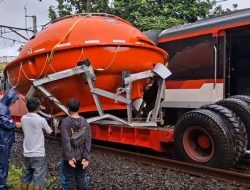 Akibat Tabrak Truk Kontainer di Perlintasan Poris, Operasional Kereta Api Indonesia Menuju Bandara Terganggu