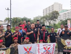 Peduli Terhadap Sesama, Pimpinan Anak Cabang (PAC) Grib Jaya Kalideres Bagi Takjil Gratis