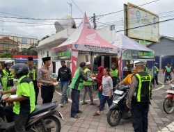 Polres Pasuruan Kota Berbagi Takjil, Pererat Kedekatan dengan Masyarakat