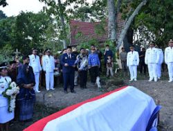 Upacara Kenegaraan Iringi Pemakaman Camat Palipi Roberd Sinaga, Bupati Samosir Vandiko T Gultom Sampaikan Duka Mendalam