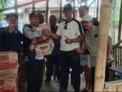 Korban Banjir Perumahan Nuansa Mekarsari, Menerima Bantuan Dari Ketua DPRD Kabupaten Tangerang