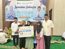 Ramadhan Bahagia 2026, Bupati Serang Serahkan Santunan Secara Simbolis Kepada Perwakilan BPJS Ketenaga Kerjaan.