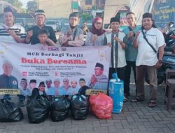 Media Center Rajeg (MCR) Berbagi Ratusan Takjil Berkah Romadhon, Didepan Kantor Kecamatan Rajeg