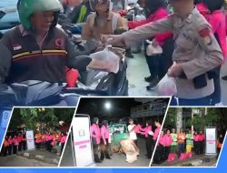 Bhayangkari Sat Brimob Metro Jaya Bagikan Takjil untuk Pengguna Jalan