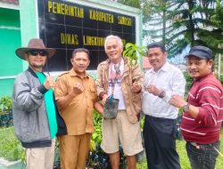 DLH Samosir Serahkan 1.000 Bibit Pohon, Dukung Gerakan Sejuta Pohon Yayasan Pusuk Buhit