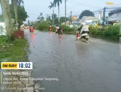 Drainase Buruk Picu Banjir, Sejumlah Ruas Jalan di Solear Lumpuh