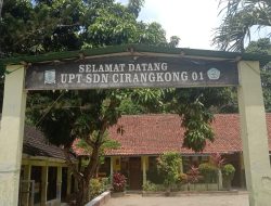 Semangat Juang Ririn Penyandang Disabilitas Tetap semangat Belajar Disekolah walaupun dengan keterbatasan Fisik