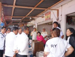 Pemerintah Kabupaten Tapanuli Utara monitoring langsung harga pupuk bersubsidi ke pasar Tarutung ‎