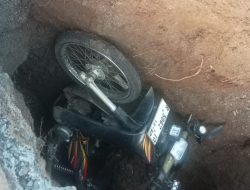Jalan Penghubung Winong–Binorong Ambles, Pengendara Motor Jadi Korban di Dusun Krucil