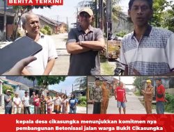 Kepala Desa Cikasungka menunjukkan komitmen nya Bangun Betonisasi jalan warga Bukit Cikasungka