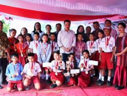 Bupati Humbahas Serahkan Penghargaan kepada Juara Olimpiade MIPA Tingkat SD