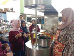 Peringati Hari Kartini Ke -147, TP PKK Sleman Selenggarakan Gerakan Meramaikan Pasar Rakyat